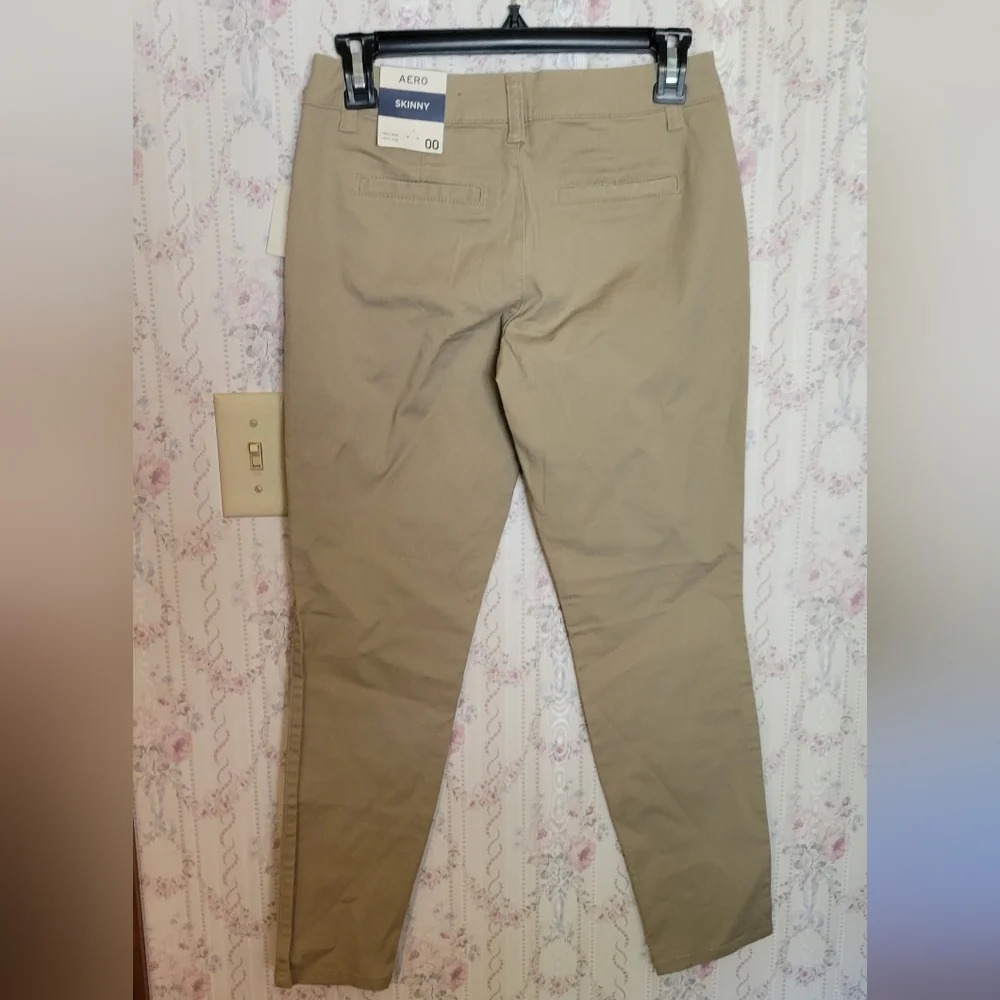 AERO Khaki Skinny Size 00 Short Mid- Rise